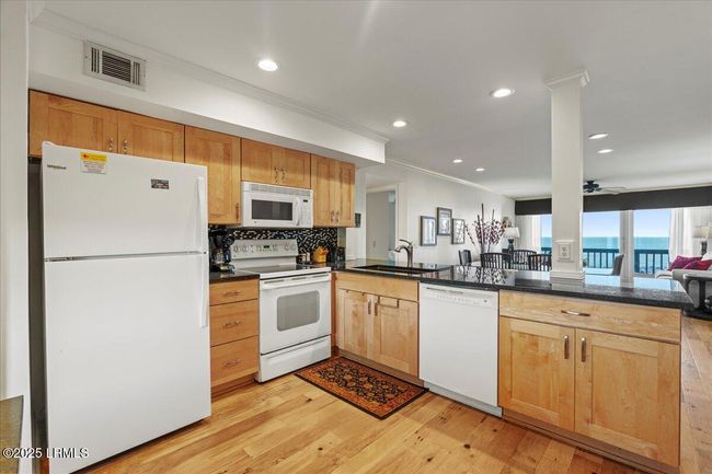 724 N Hampton Ct, Condo with 3 bedrooms, 3 bathrooms and null parking in Fripp Island SC | Image 9