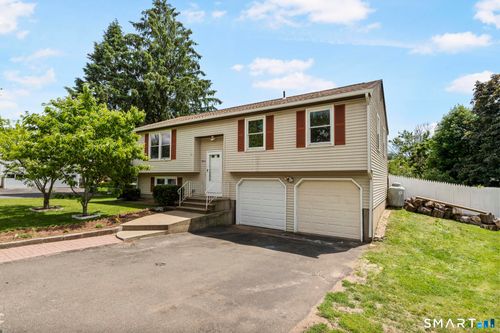11 Costanzo Ct, Hamden, CT, 06518-2476 | Card Image