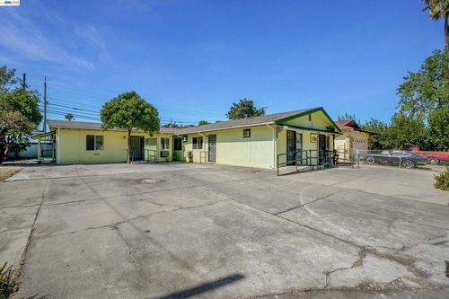 202 Arc Ave, Stockton, CA, 95210-3732 | Card Image