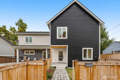 9253 6th Ave Nw, Seattle, WA, 98117-2120 | Card Image