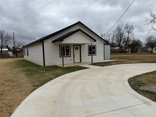 303 Ussery St, Bowie, TX, 76230-5413 | Card Image