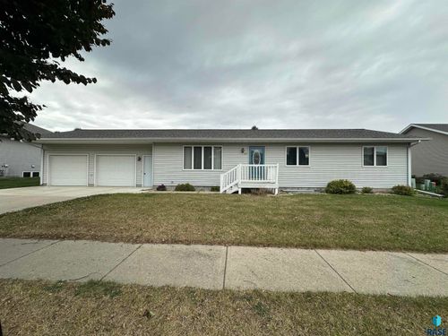 305 E Veterans Dr, Luverne, MN, 56156-2130 | Card Image