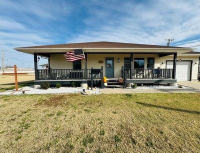 614 N Green St, House other with 4 bedrooms, 2 bathrooms and null parking in Hoisington KS | Image 1