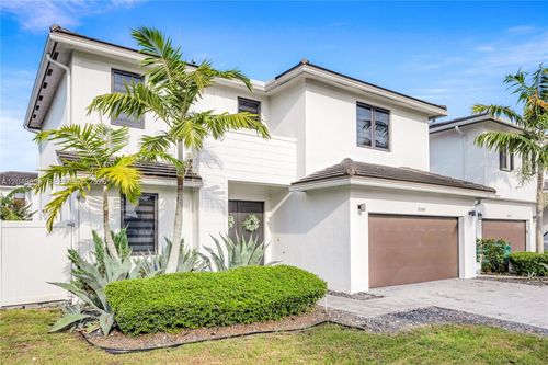 23541 Sw 107th Pl, Homestead, FL, 33032-6286 | Card Image