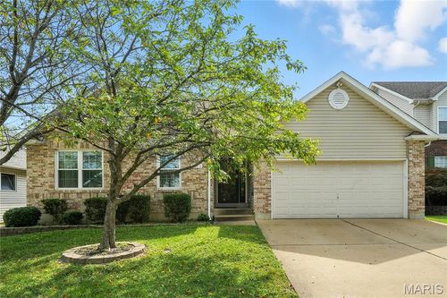 8370 Weber Trail Dr, Affton, MO, 63123-4644 | Card Image