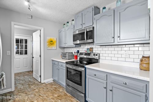 129 Clinch View Dr, Corryton, TN, 37721-5115 | Card Image