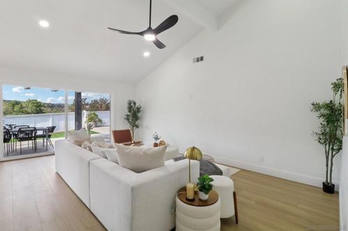 4667 La Canada Rd, Fallbrook, CA, 92028-8730 | Card Image