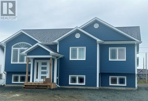 104 Bannock St, House with 3 bedrooms, 2 bathrooms and null parking in Gander NL | Card Image