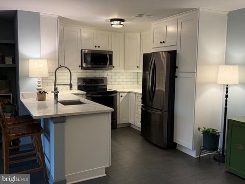 11703 Summerchase Cir, RESTON, VA, 20194-1127 | Card Image