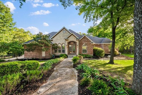 2643 Creekwood Dr, Cedar Hill, TX, 75104-6939 | Card Image