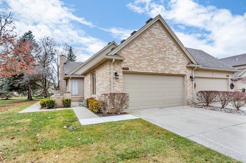 16913 Driftwood Drive, Macomb Twp, MI, 48042 | Card Image