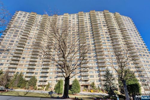 555 North Ave, Fort Lee, NJ, 07024-2404 | Card Image