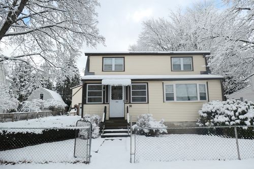 30 Hooper Rd, Dedham, MA, 02026-5338 | Card Image