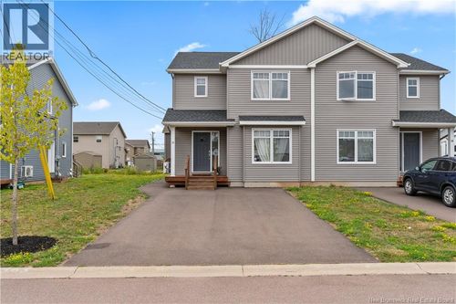 16 Brooklyn St, Moncton, NB, E1A7E8 | Card Image