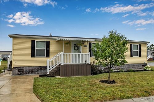 4026 Seneca Pkwy, Niagara Falls, NY, 14304-1133 | Card Image