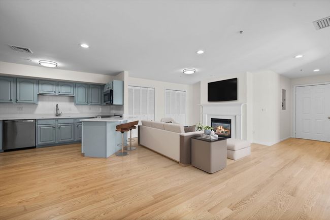 APT-20 - 7 Conant Rd, Condo with 2 bedrooms, 2 bathrooms and 1 parking in Winchester MA | Image 4