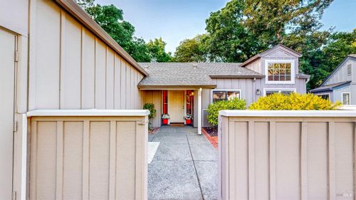 18001 Harvard Ct, Sonoma, CA, 95476-4170 | Card Image
