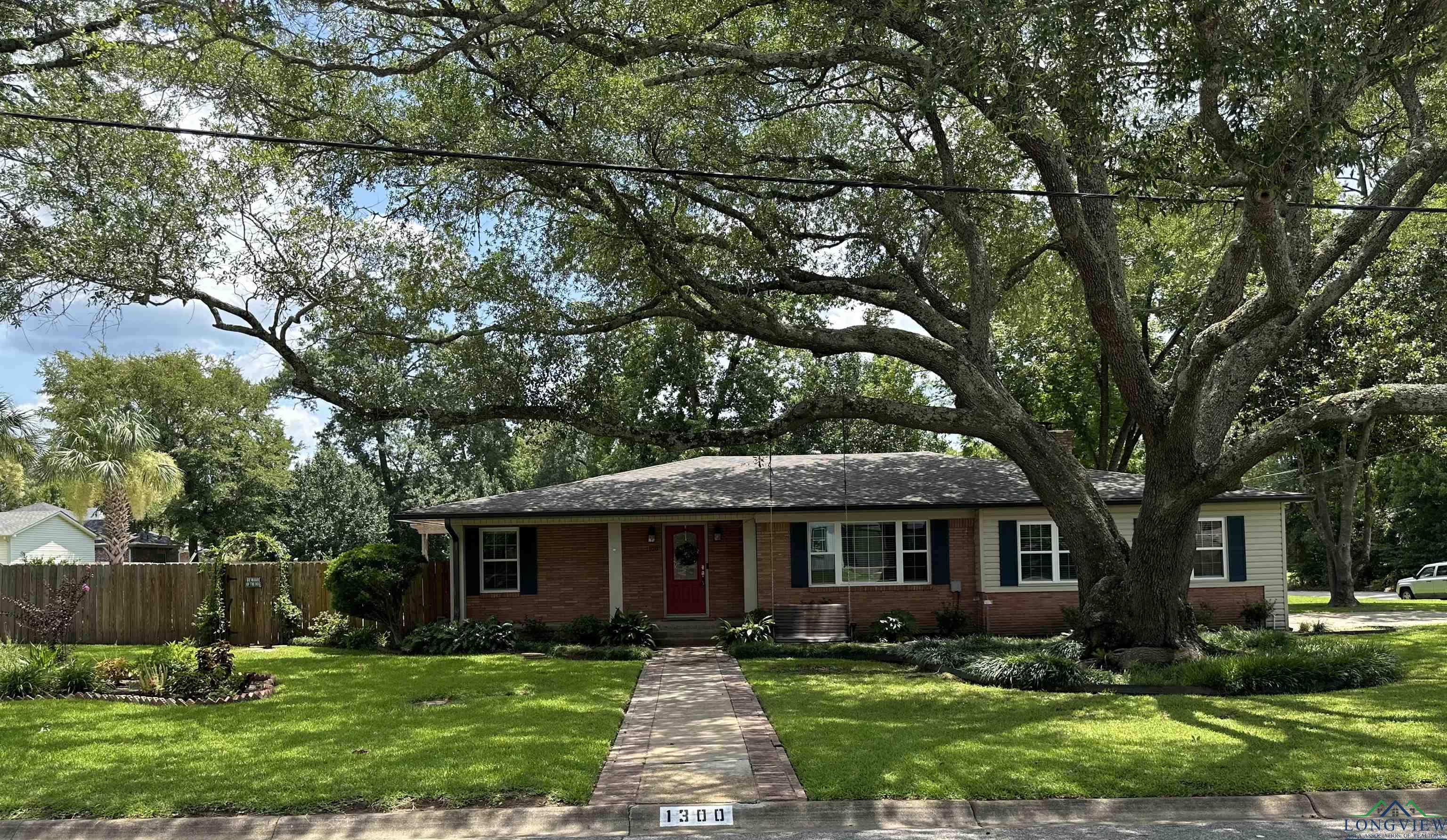 Woodlawn St, Kilgore, TX 75662