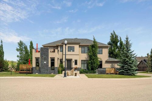 374 Discovery Ridge Way Sw, Calgary, AB, T3H5S8 | Card Image