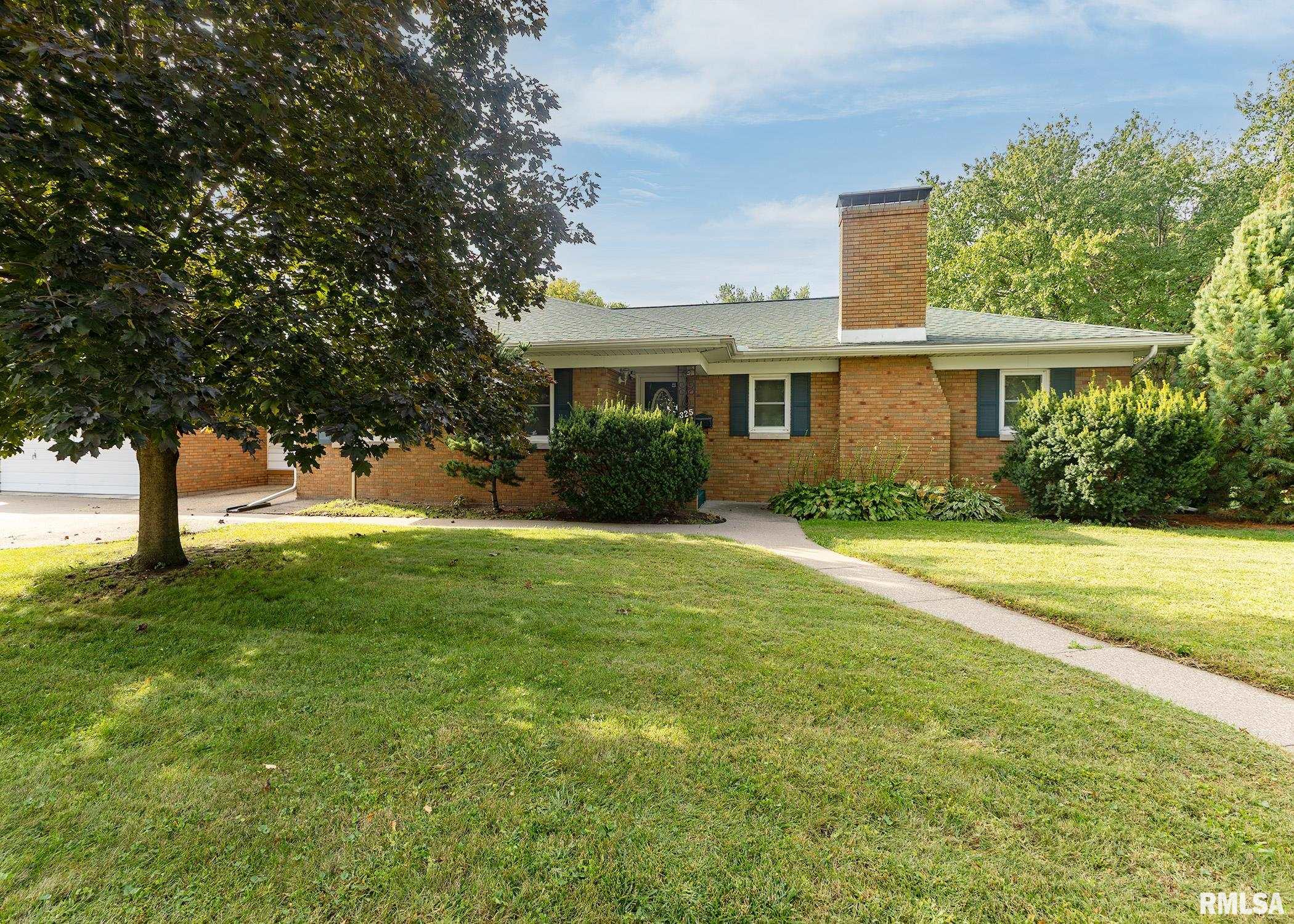 12th Ave, Clinton, IA 52732