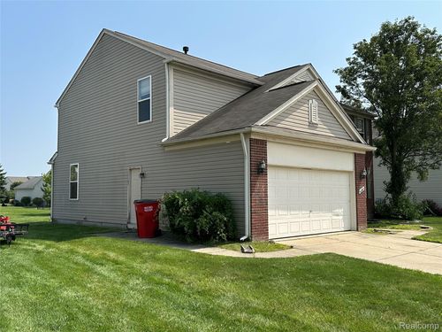 56782 Inland Ct, Macomb, MI, 48042-1189 | Card Image