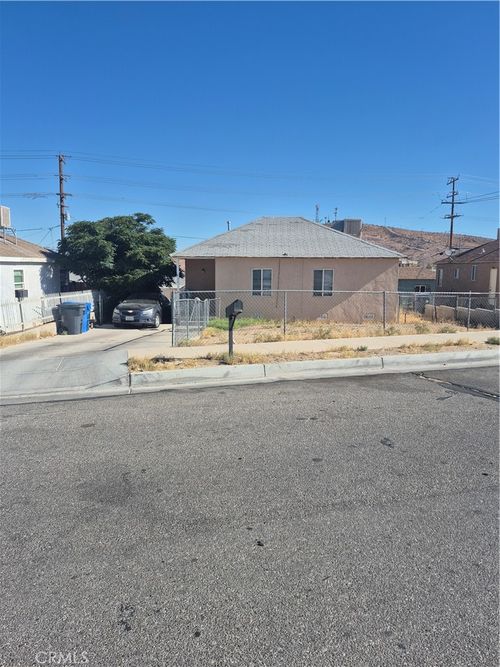 711 W Buena Vista St, Barstow, CA, 92311-2614 | Card Image
