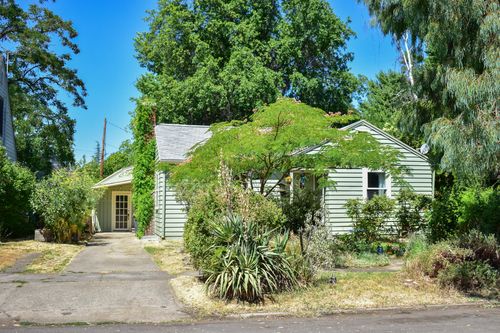 41 Quince St, Medford, OR, 97501-2641 | Card Image