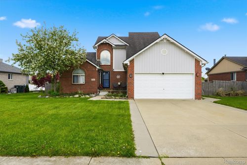 31197 Jaguar Dr, Chesterfield, MI, 48047-3556 | Card Image