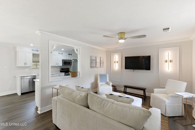 414 Demontluzin den & kitchen | Image 4