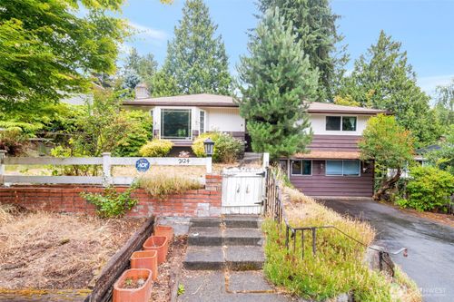 2124 N 167th St, Shoreline, WA, 98133-5550 | Card Image