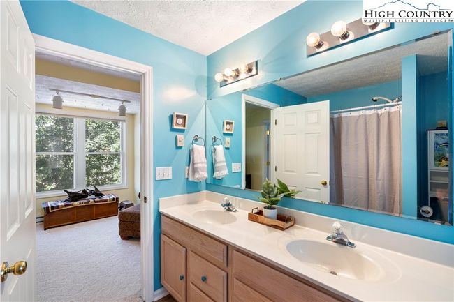 Large shared bathroom! | Image 34