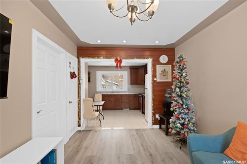 212 Av W S, Saskatoon, SK, S7M3G3 | Card Image
