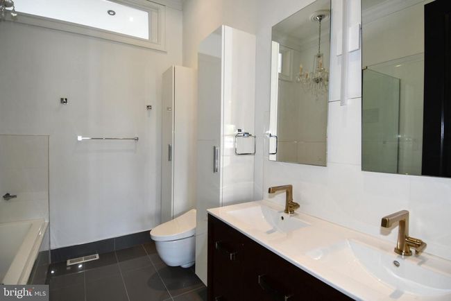 APT-3 - 719 12 Th St Se, Condo with 2 bedrooms, 3 bathrooms and null parking in WASHINGTON DC | Image 40