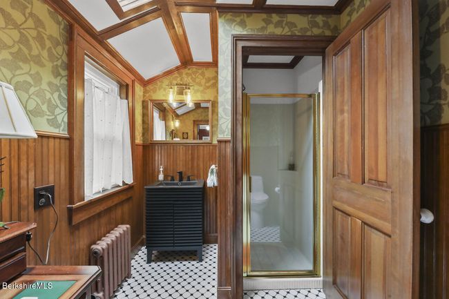 First floor bathroom | Image 10