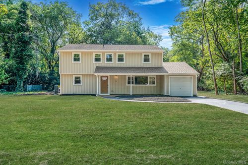 12 Andover Pl, Huntington, NY, 11743-5202 | Card Image