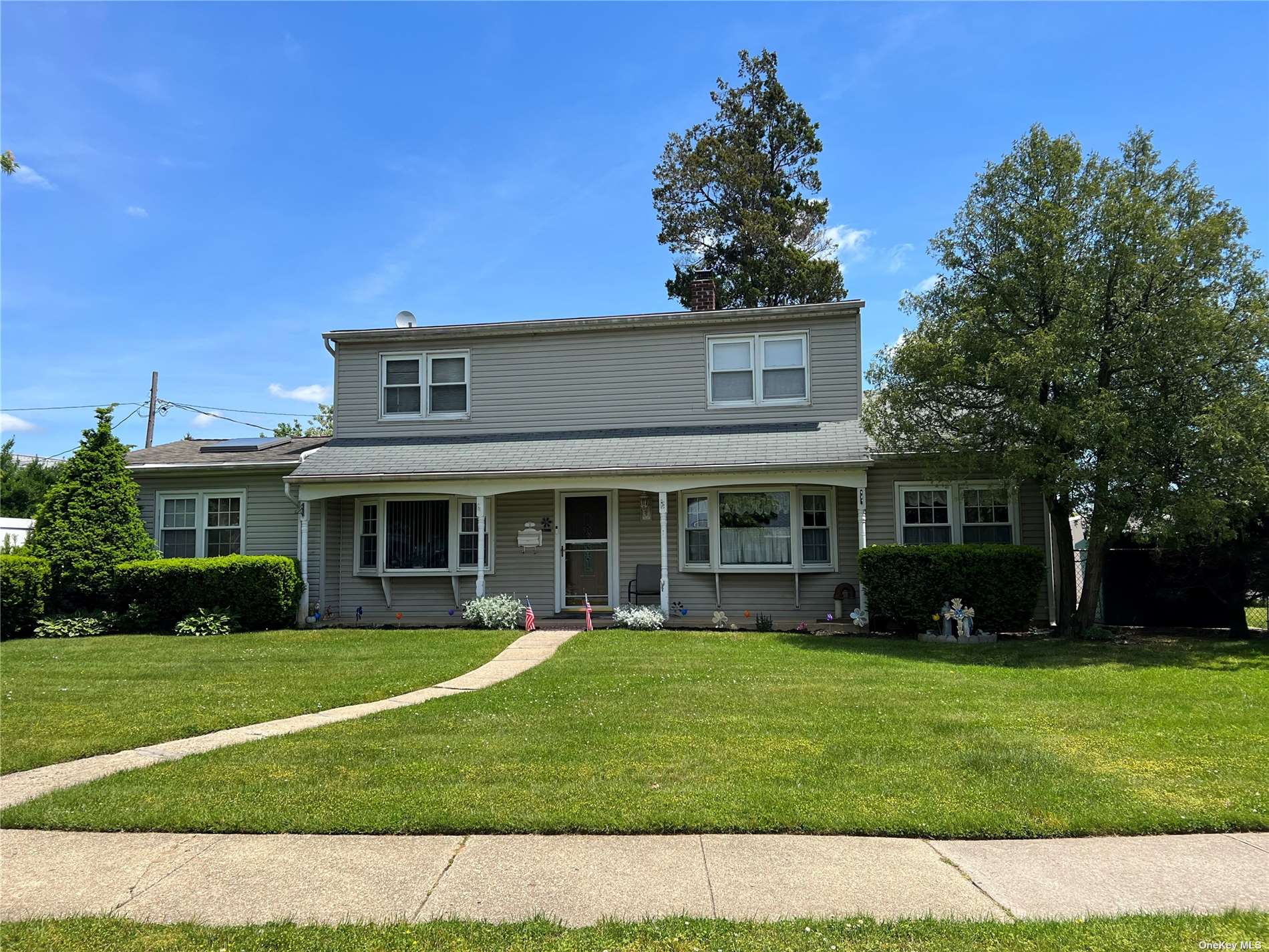 Stone Ln, Levittown, NY 11756