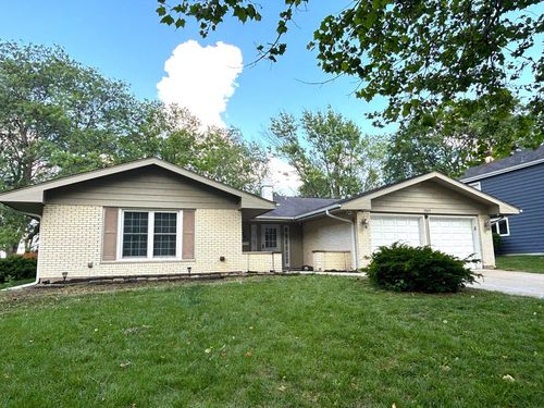 2S651 Ashley Dr, Glen Ellyn, IL, 60137-6945 | Card Image