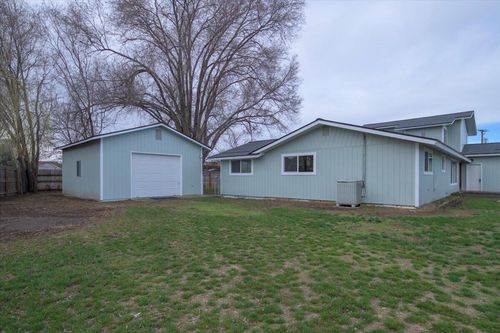 1043 Nw Golf Course Dr, Madras, OR, 97741-9042 | Card Image