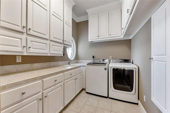 Wow - Look at the storage space. Did I mention that the washer and dryer are included! | Image 28