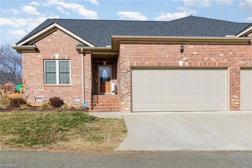 933 Arrowhead Ln, Mebane, NC, 27302-7440 | Card Image