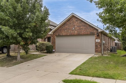 2828 Houston Wood Dr, Fort Worth, TX, 76244-5562 | Card Image