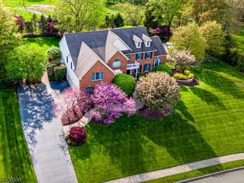 5 Erin Ct, Kendall Park, NJ, 08824-1938 | Card Image