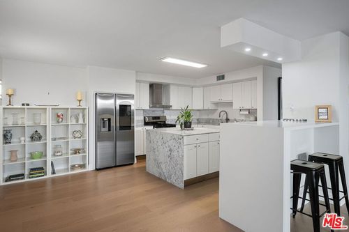 504-9950 Durant Dr, Beverly Hills, CA, 90212 | Card Image