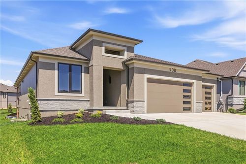 908 Savannah Ln, Greenwood, MO, 64034-9025 | Card Image