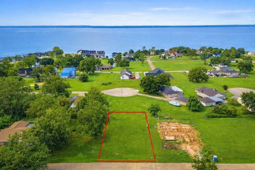 234 Candlelight Ln, Livingston, TX, 77351-1092 | Card Image