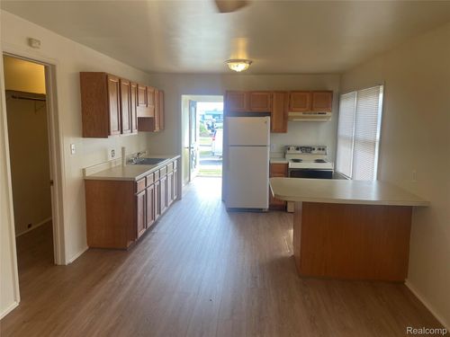 apt-7-912 N State Rd, Davison, MI, 48423-1177 | Card Image