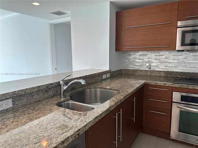 APT-1706N - 2641 N Flamingo Rd, Condo with 2 bedrooms, 2 bathrooms and null parking in Plantation FL | Image 4