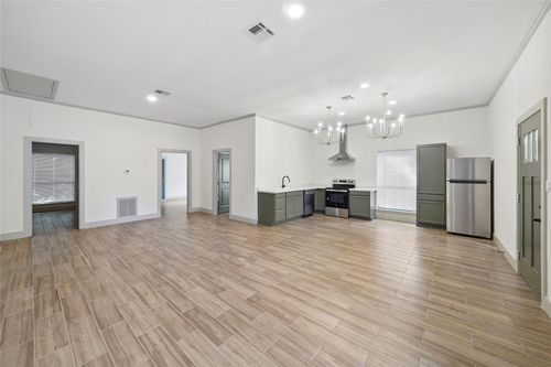 3010 Winding Way, Huntsville, TX, 77340-6833 | Card Image