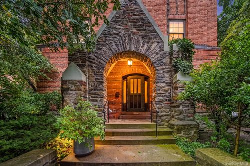 1ad-828 Bronx River Rd, Yonkers, NY, 10708-7067 | Card Image