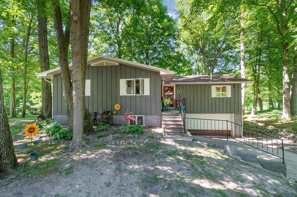 Whitethorn Dr, Midland, MI 48640